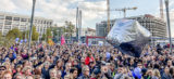 Zehntausend Menschen gehen für Respekt und Demokratie auf die Straße