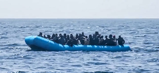 Flüchtlinge, Mittelmeer, Boot, Seenot, Seenotrettung