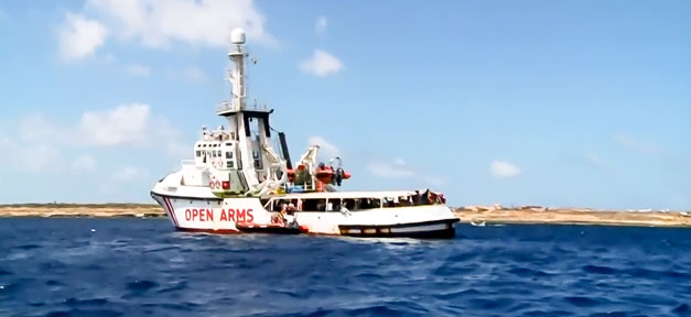 Seenotretter, Schiff, Rettungsschiff, Open Arms, Flüchtlinge