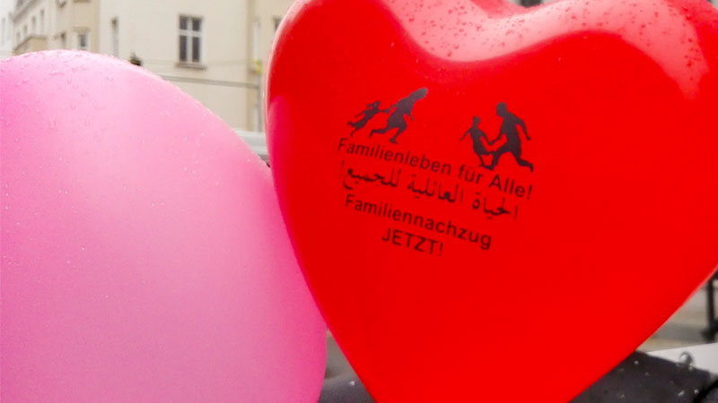 Demo, Demonstration, Luftballon, Familiennachzug, Flüchtlinge