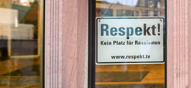Rassismus, Rathaus, Frankfurt, AfD, Respekt, Schild