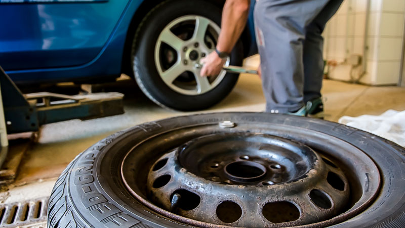Auto, Werkstatt, Kfz, Reifen, Reifenwechsel, Winterreifen, Sommerreifen