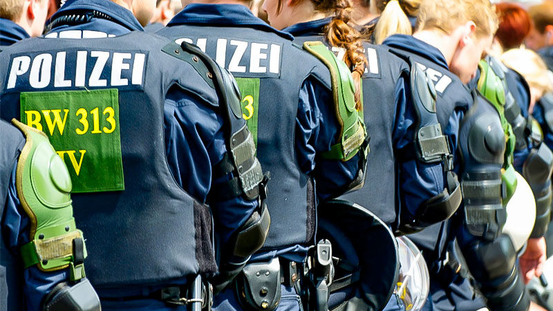 Verbot und Razzien gegen rechtsextremistische „Artgemeinschaft“ Verbot und Razzien gegen rechtsextremistische „Artgemeinschaft“