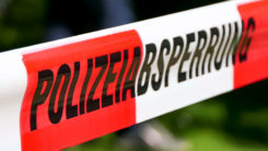 Polizeiabsperrung, Durchsuchung, Ermittlung, Polizei, Gewalt, Straftat