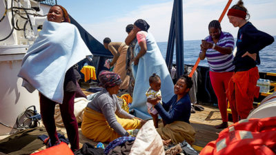 Seenotrettung, Frauen, Kinder, Flüchtlinge, Mittelmeer, Alan Kurdi, Sea Eye, Schiff, Boot