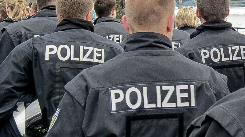 Hunderte Polizisten und Soldaten unter Rechtsextremismus-Verdacht Hunderte Polizisten und Soldaten unter Rechtsextremismus-Verdacht