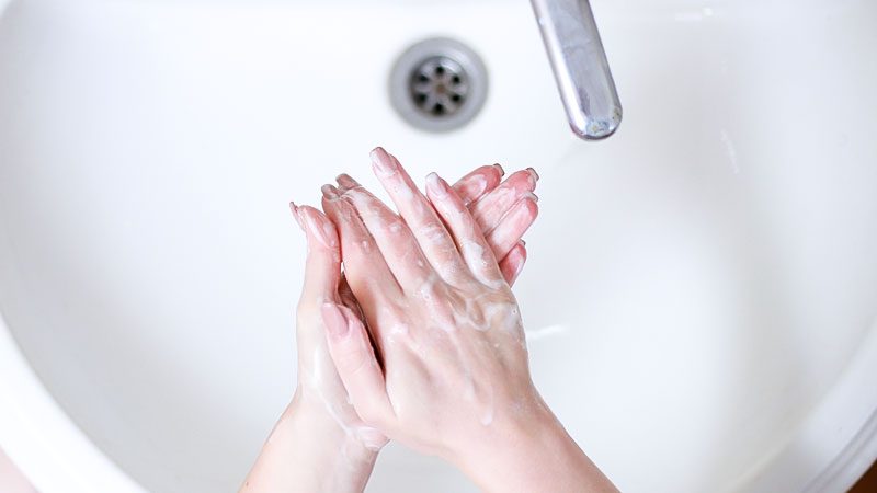Hand, Hände, Waschen, Seife, Wasser, Spüle, Corona, Gesundheit, Hygiene