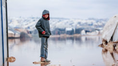 Kind, Flüchtlingslager, Syrien, Zelte, Regen, Wasser