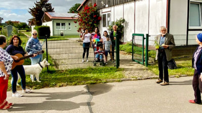 Flüchtlinge, Flüchtlingsheim, Flüchtlingsunterkunft, Asyl, Zaungeburtstag