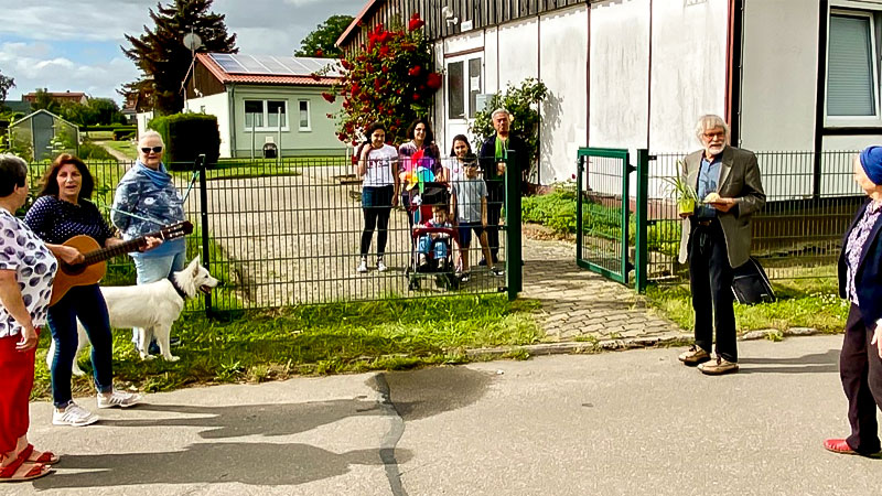 Flüchtlinge, Flüchtlingsheim, Flüchtlingsunterkunft, Asyl, Zaungeburtstag