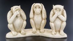 Drei Affen, nichts gesagt, nichts gesehen, nichts gehört, Skulptur