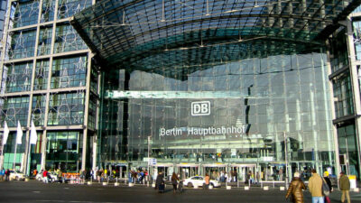 Berlin, Hauptbahnhof, Bahn, Reise, Flucht, Zug, Menschen