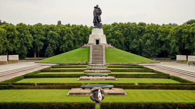 Treptower Park, Berlin, Ehrenmal, Russland, Russen, Park, Rasen, Wald