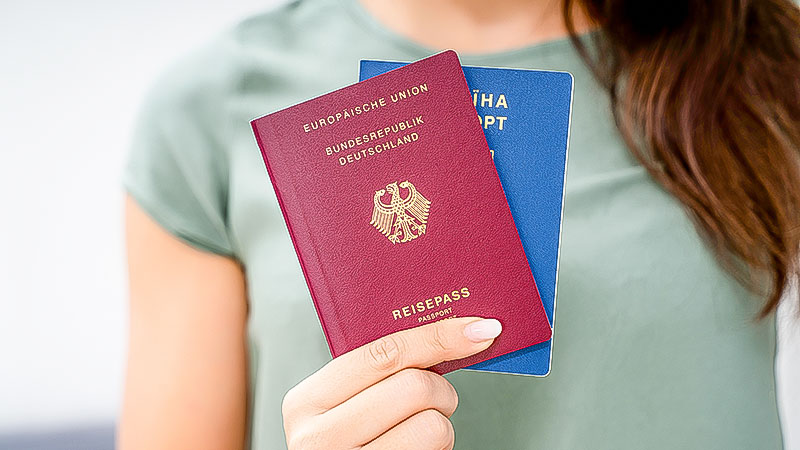 Umfrage - Bevölkerung mehrheitlich für Absenkung von Einbürgerungshürden