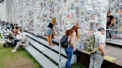 documenta, Ausstellung, Kunst, Menschen, Bücher, Besucher, Kassel