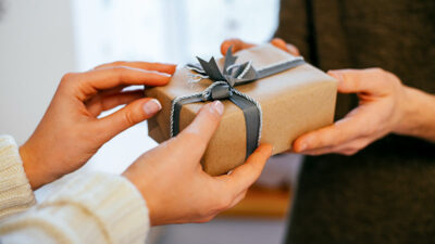 Geschenk, Hände, Schenken, Freunde, Liebe, Paket