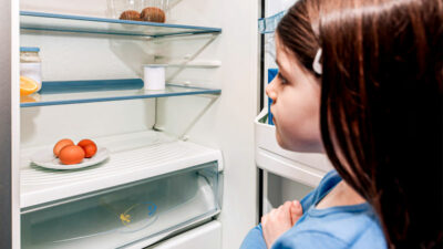 child fridge poverty hunger empty nutrition