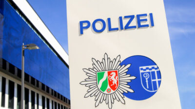 Polizei, NRW, Nordrhein-Westfalen, Polizeiwache, Schild, Gebäude
