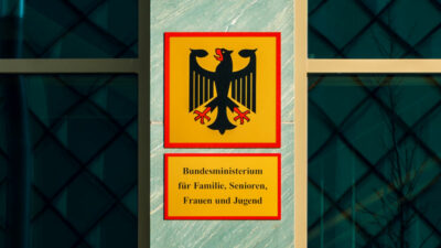 Familienministerium, Bundesfamilienministerium, Adler, Schild, Frauen, Jugend, Ministerium