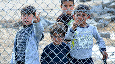 Syrer, Flüchtlinge, Kinder, Syrien, Krieg, Flüchtlingslager, Zaun
