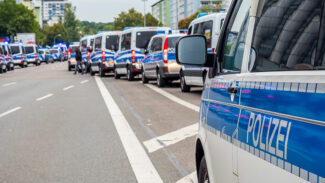 Große Razzia bei rechtsextremem Verlag: NS-Material gefunden Große Razzia bei rechtsextremem Verlag: NS-Material gefunden