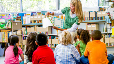 Kindergarten, Kinder, Lernen, Bildung, Lesen, Erzieherin