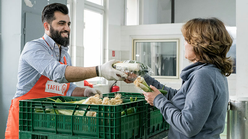 Jeder Dritte Tafel-Nutzer hat ausländische Wurzeln Jeder Dritte Tafel-Nutzer hat ausländische Wurzeln