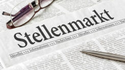 Stellenmarkt, Zeitung, Stellenanzeige, Arbeit, Jobbörse, Job, Brille