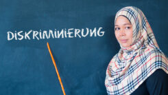 Diskriminierung, Kopftuch, Lehrerin, Muslimin, Islam, Tafel, Schule