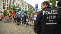 Afd, Alternative für Deutschland, Demonstration, Demo, Menschen, Polizei, Absperrung