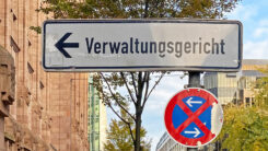 Verwaltungsgericht, Schild, Straße, Justiz, Gericht, Gesetz, Rechtsprechung