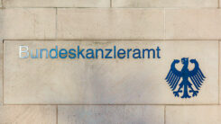 Bundeskanzleramt, Kanzler, Bundesadler, Logo, Schriftzug, Wand