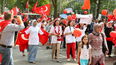 Demonstration, Türkei, Türken, Erdogan, AKP, Menschen, Fahnen