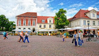 Jeder Fünfte lehnt starken Führer nicht ab