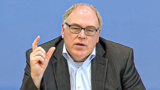 Migrationsforscher sieht Menschenrechte in Gefahr