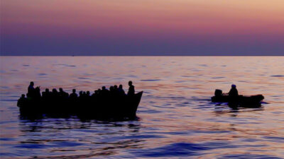 Seenotrettung, Boot, Flüchtlinge, Mittelmeer, Hilfe, Seenotretter, Meer, Flucht