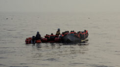 Seenotrettung, Boot, Flüchtlinge, Mittelmeer, Hilfe, Seenotretter, Meer, Flucht