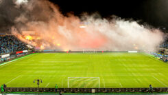 Fußball, Stadtion, Feuerwerk, Rauch, Fans, Zuschauer, Sport, Rasen