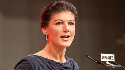 Sahra Wagenknecht, Politik, Politikerin, Die Linke, Mikrofon, Rede
