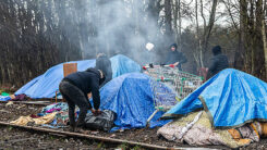 Flüchtling, Geflüchtete, Zelte, Calais, Frankreich, Lager, Regen