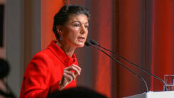 Sahra Wagenknecht, BSW, Politikerin, Rede, Mikrofon, Pult