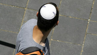Bespuckt, beleidigt, gestoßen: Antisemitismus trifft den Alltag