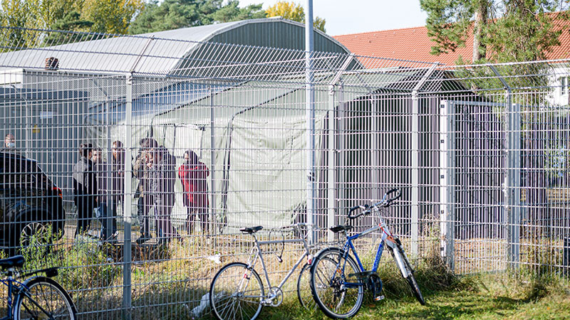 Bett, Brot und Seife - Deutliche Kritik an Ausreisezentrum für Asylsuchende