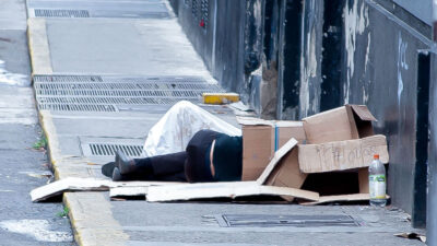 Obdachlos, Straße, Armut, Frau, Hunger, Flüchtlingspolitik, Asylpolitik