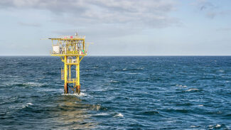 Dutzende Geflüchtete von einer verlassenen Ölplattform gerettet