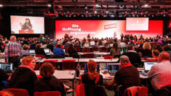 Die Linke, Parteitag, Politik, Saal, Menschen, Chemnitz, 2025, Bühne