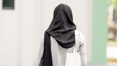 Muslima, Kopftuch, Religion, Straße, Religion, Rassismus, Diskriminierung, Islamfeindlichkeit