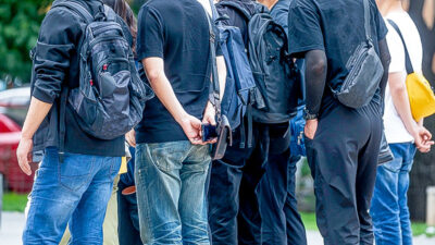 Jugendliche, Schule, Schüler, Rucksack, Gewalt, Rechtsextremismus, Neonazis