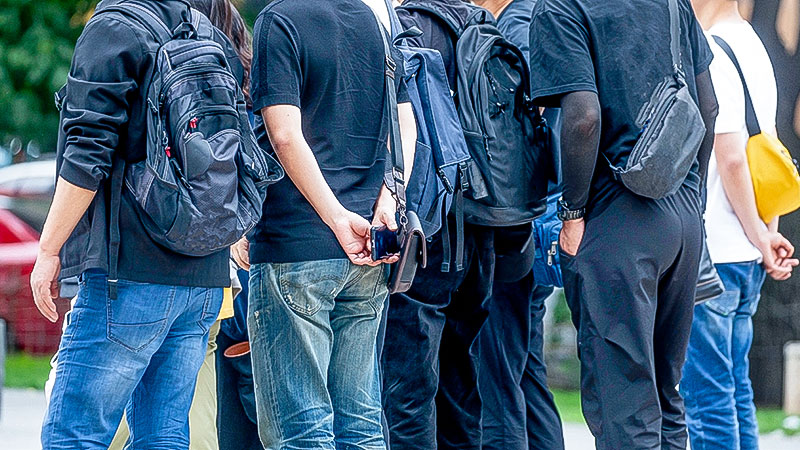 Nazi-Shirts im Klassenzimmer – gekauft von der Mama Nazi-Shirts im Klassenzimmer – gekauft von der Mama