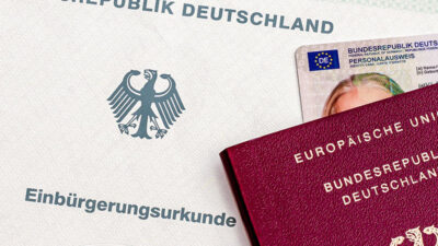 Einbürgerung, Einbürgerungsurkunde, Reisepass, Personalausweis, Deutschland